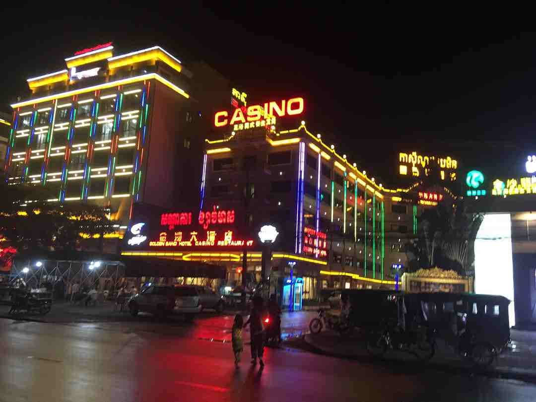 Tổng quan về Golden Sand Hotel and Casino