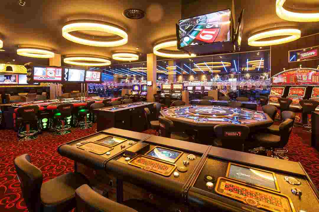 Top Diamond Casino trở thành nơi tụ họp của các đấng anh hào gần xa 